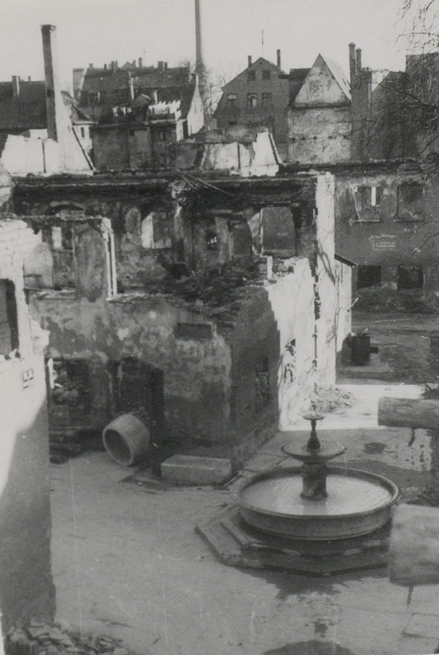 Zerstörung nach der Bombennacht vom Februar 1944